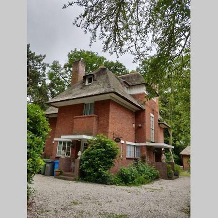 Vrijstaande Rietgedekte Villa Nabij Uitvalswegen Wassenaar Eksteriør billede