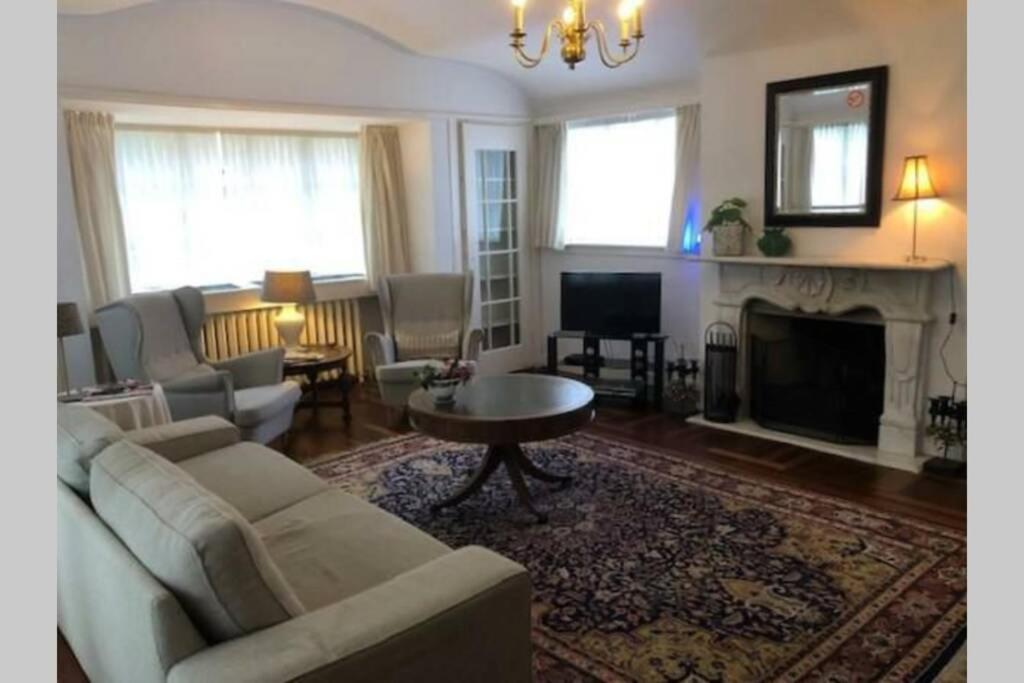 Vrijstaande Rietgedekte Villa Nabij Uitvalswegen Wassenaar Eksteriør billede